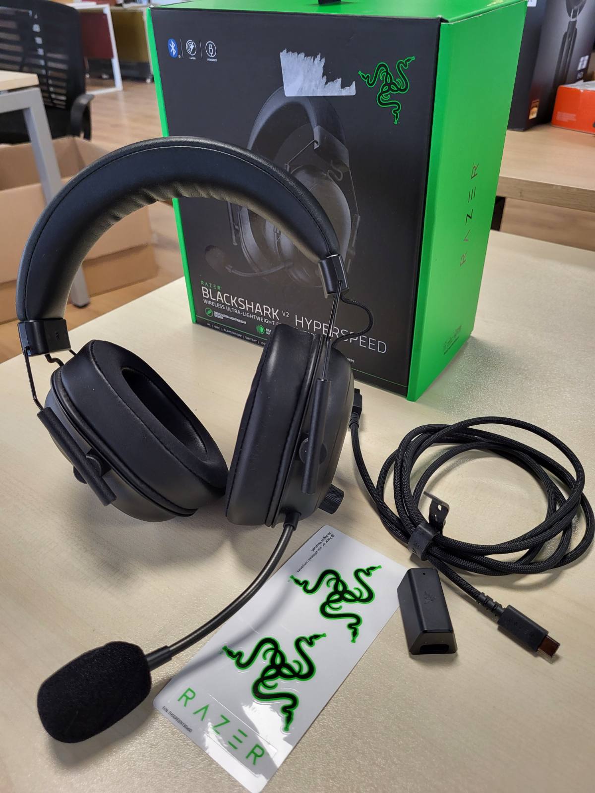 272708 - Razer BlackShark V2 HyperSpeed për PC, Kufje Pa Tel për Lojëra Sportive Elektronike, Ultralight 280g, Mikrofon HyperClear, Drajverë 50mm TriForce, Bluetooth, E Zezë