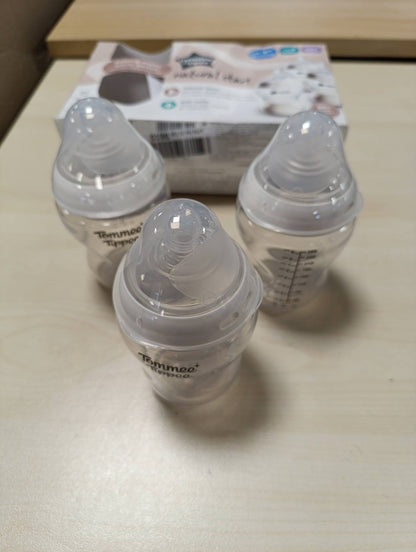 317058 - TOMMEE TIPPEE Shishe për foshnje Natural Start Anti-Kolik 260ml, Thithë në formë gjiri, Valvul Anti-Kolik, Vetë-Sterilizuese, Pako me 3 pjesë