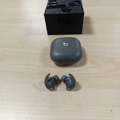 272635 - BEATS Kufje Fit Pro, plotësisht pa tel në vesh, Anulim aktiv i zhurmës, pajtueshme me Apple dhe Android, Bluetooth® premium, mikrofon i integruar – Gri e errët