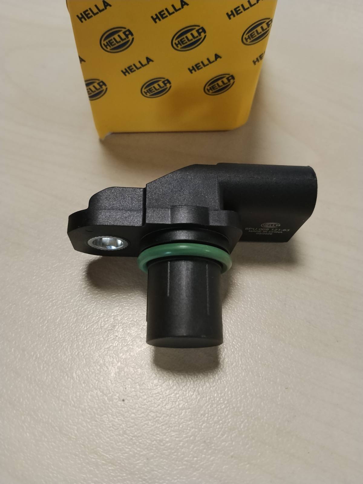 288648 - HELLA Sensori i Pozicionit të Boshtit të Kamgës 6PU 009 121-631 - 12V - 3-pin - me guarnicion - pa kabllo