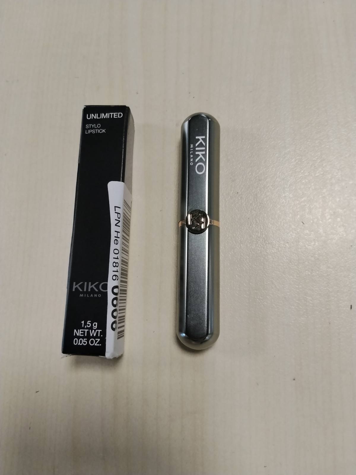 317939 - KIKO MILANO Unlimited Stylo 03 - Buzëkuq Kremor me Efekt të Qëndrueshëm (Deri në 10 Orë)