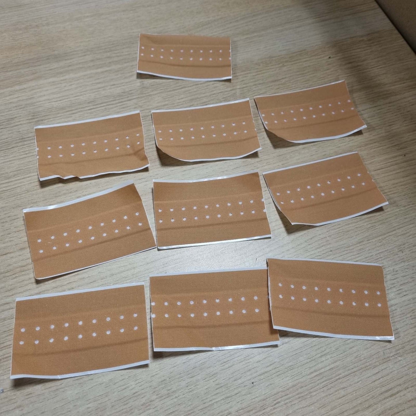 319200 - HANSAPLAST CLASSIC - Flastra Klasike, 10 shirita 10 x 6 cm, rezistent ndaj ujit, forcë e lartë ngjitëse