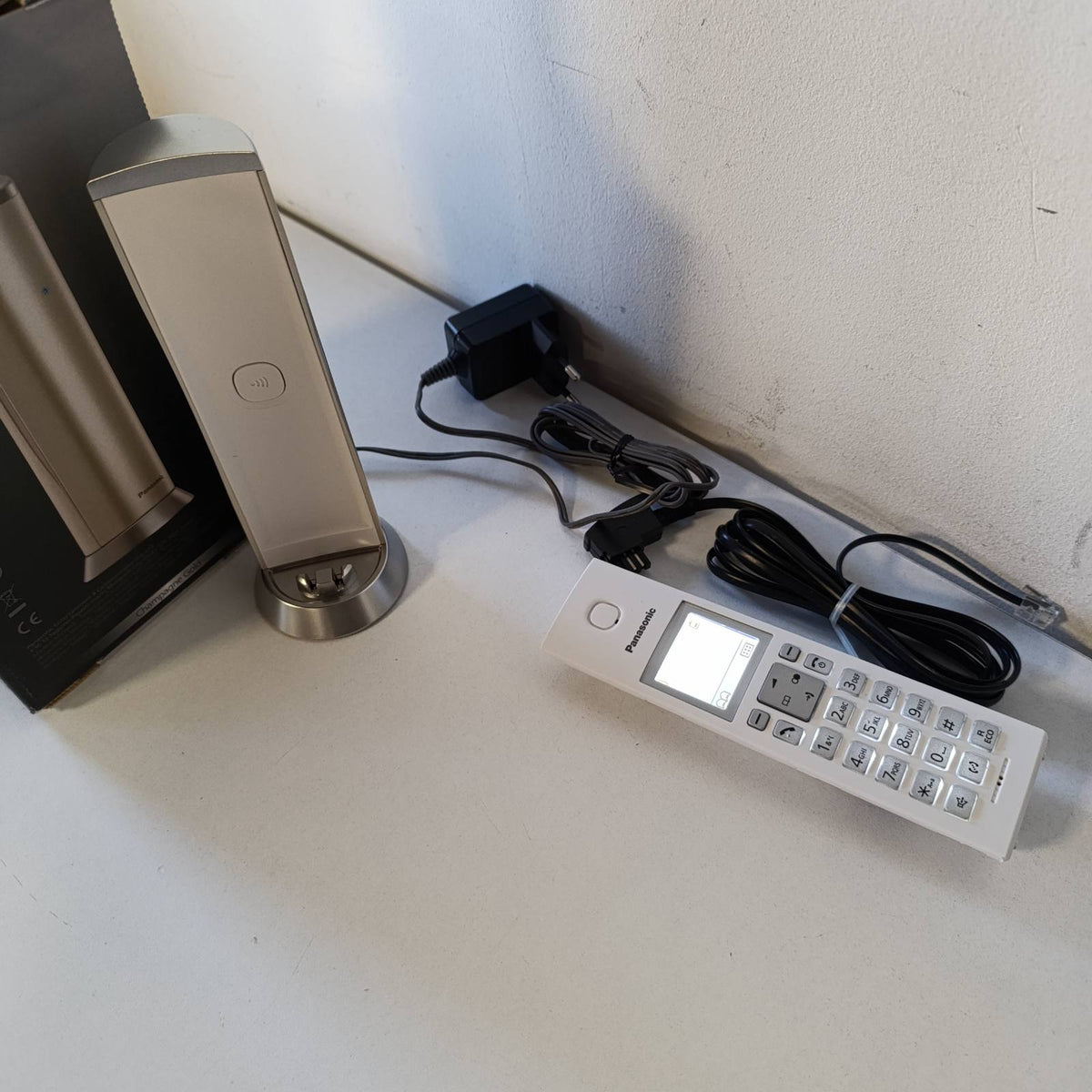 319637 - PANASONIC KX-TGK220GN, Telefon pa tel me sekretari telefonike, Stacion bazë dhe aparat fotografik, Funksion pa duar, LCD i bardhë, Bllokim i thirrjeve shqetësuese, Aparat fotografik magnetik, Ngjyrë ari shampanje