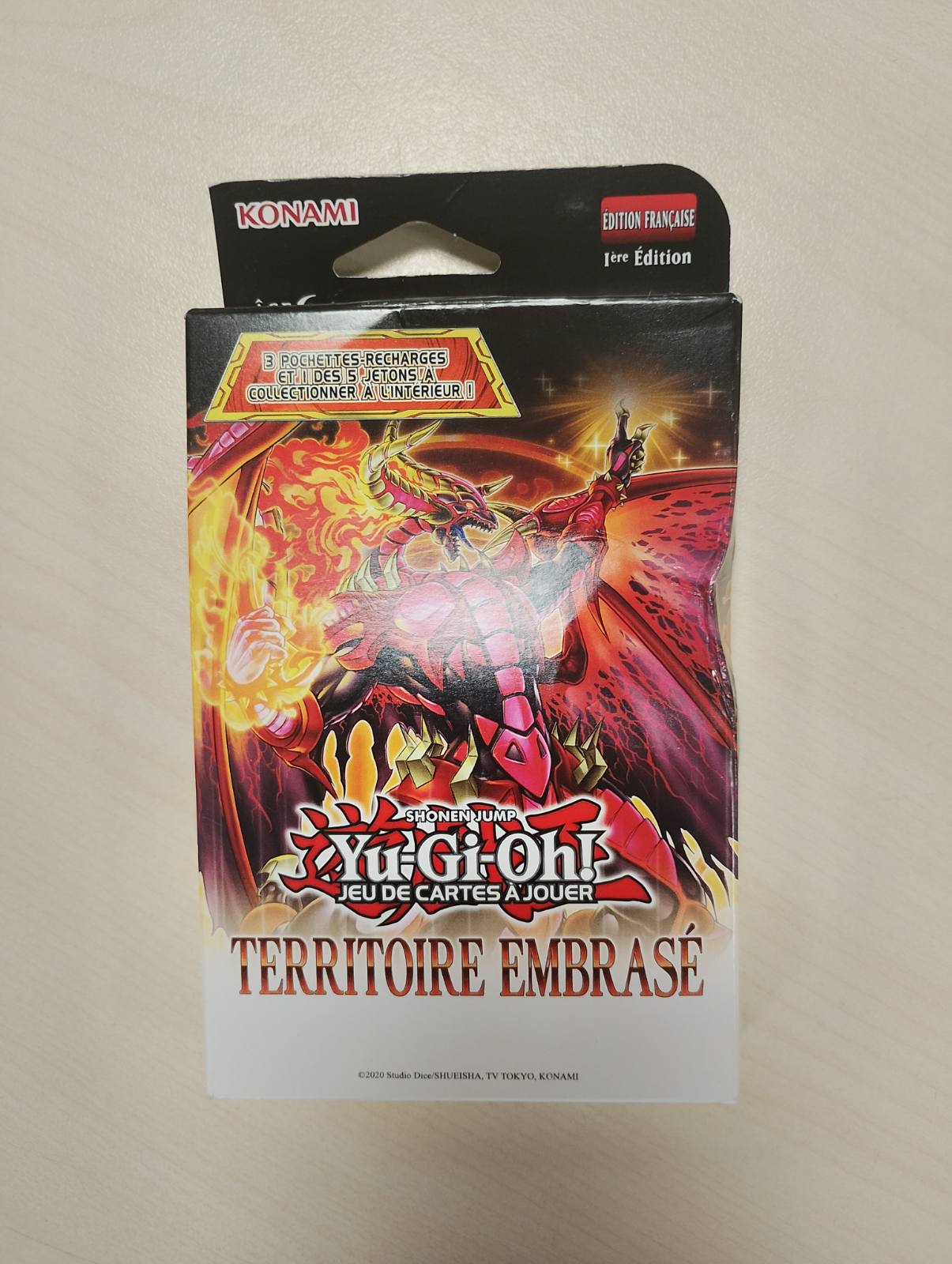 276964 - YU-GI-OH! Pako me 3 kuti përforcuese Burning Territory - 28 karta duke përfshirë 1 kartë token për koleksionim - Mosha 6+ - Edicioni Francez