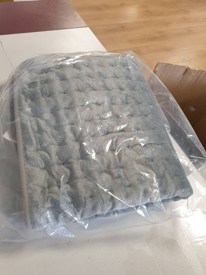 316278 - JASTËK elektrik ngrohës për shpinë, qafë, shpatulla dhe bark (50 x 60 cm, flanelë e butë, gri-argjend, me fikje automatike)