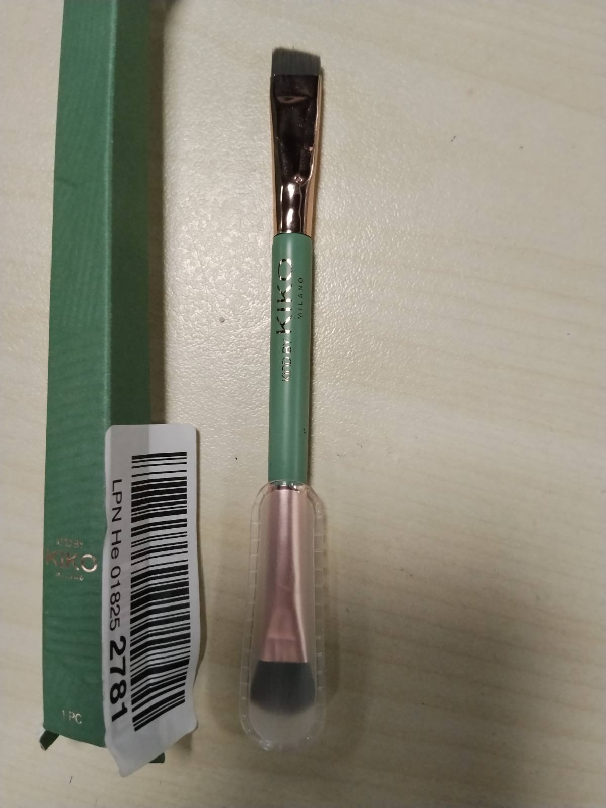 317780 - KIKO Milano Kind by KIKO Double Eye Brush 01, Furçë e dyfishtë për hijen e syve