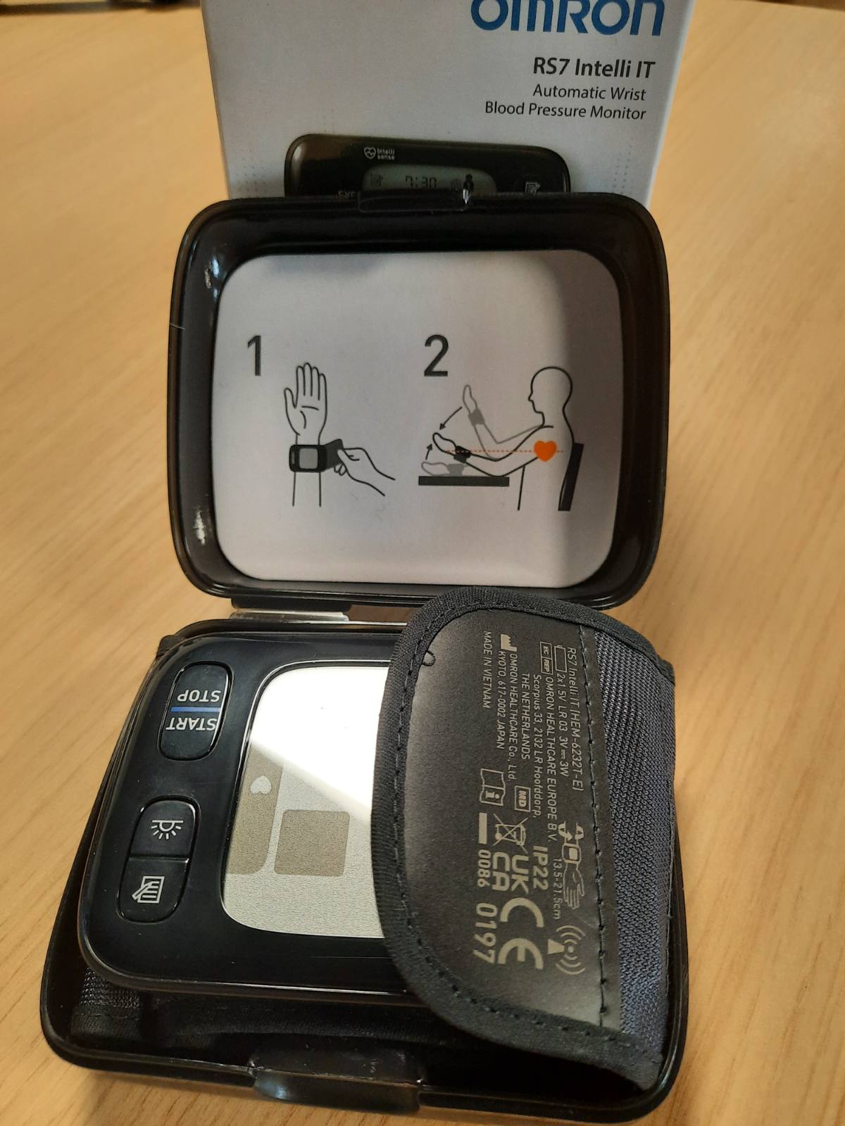 315449 -  Intelli IT, monitor dixhital tensioni gjakut në kyçin e dorës, i pajtueshëm me Bluetooth, i përshtatshëm për individë mbipeshë, i validuar klinikisht.