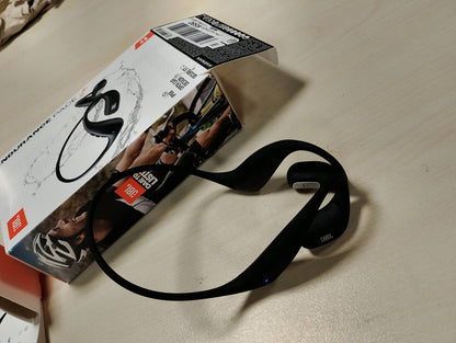 272883 - JBL Endurance Pace, Kufje Open-Ear Sport me Bluetooth, 10 orë jetëgjatësi baterie, Shirit koke me shkumë memorie, IP68, JBL OpenSound, të bardha