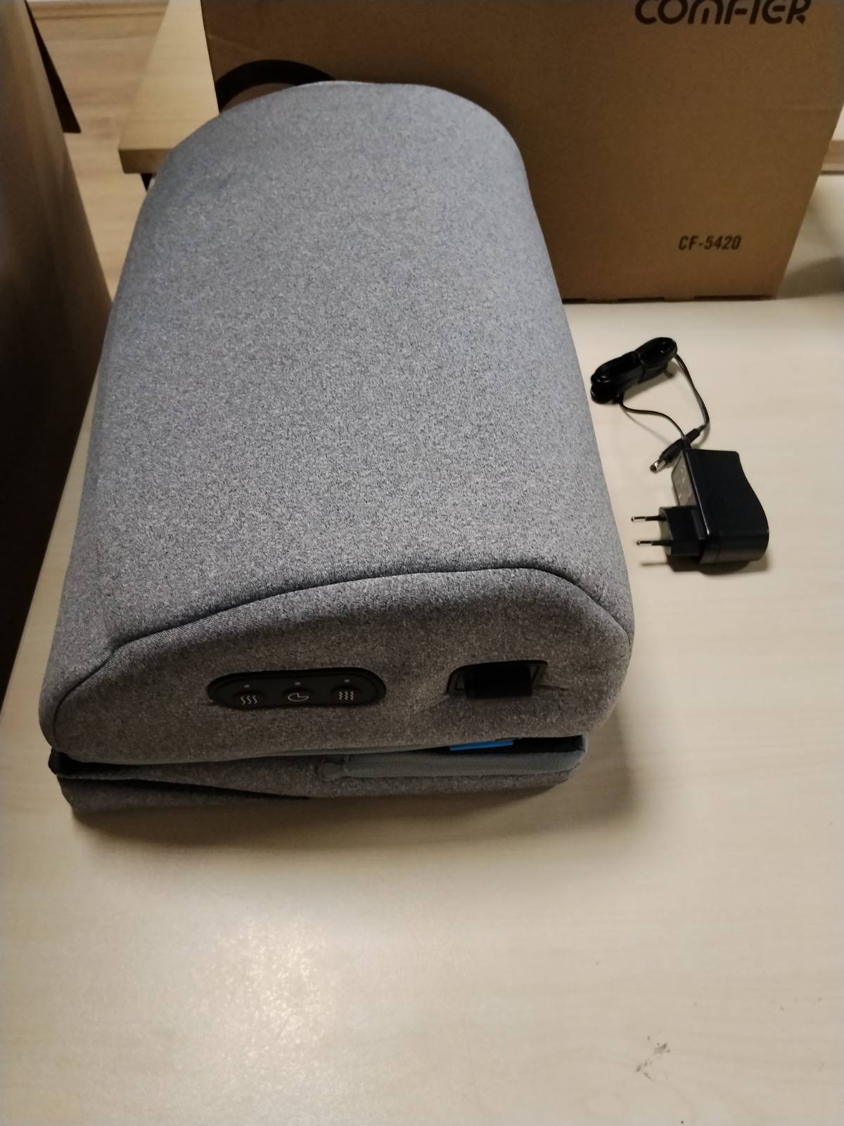 315699 - COMFIER Mbështetëse për këmbët e zyrës me ngrohje dhe dridhje, ngrohëse këmbësh e rregullueshme me 3 cilësime lartësie, funksion ngrohjeje dhe masazhi ergonomik për zyrë, karrige lojërash dhe zyrë në shtëpi