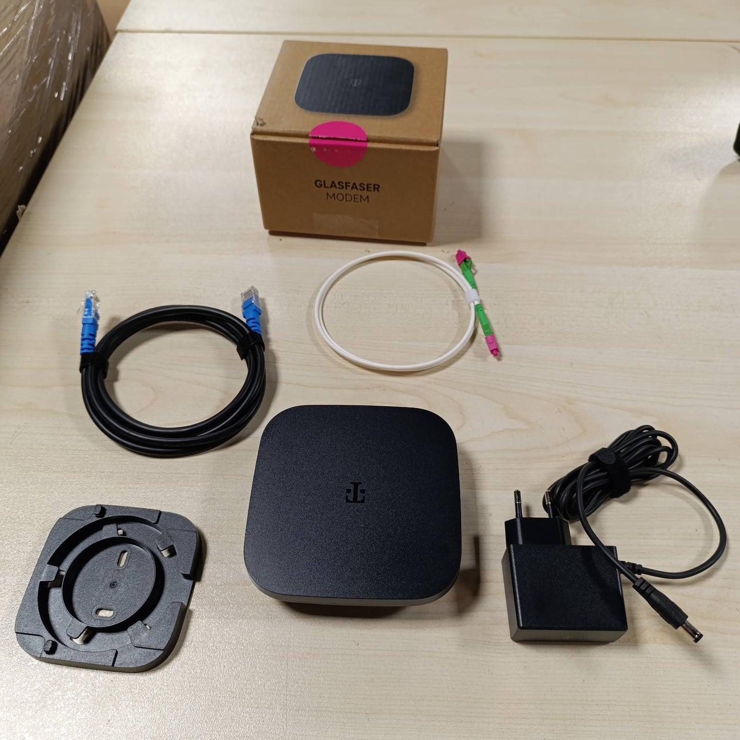 273150 - TELEKOM Modem me Fibër Optike 2b deri në 2 Gbit/s lidhje Ethernet Gf-TA i Zi