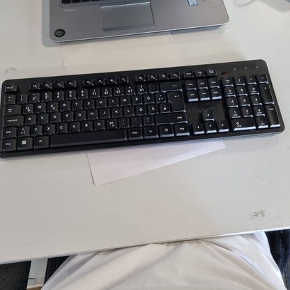 320251 - TRUST Tastierë pa tel ODY II, paraqitje gjermane QWERTZ, rezistente ndaj spërkatjeve, marrës USB RF 2.4GHz, e zezë