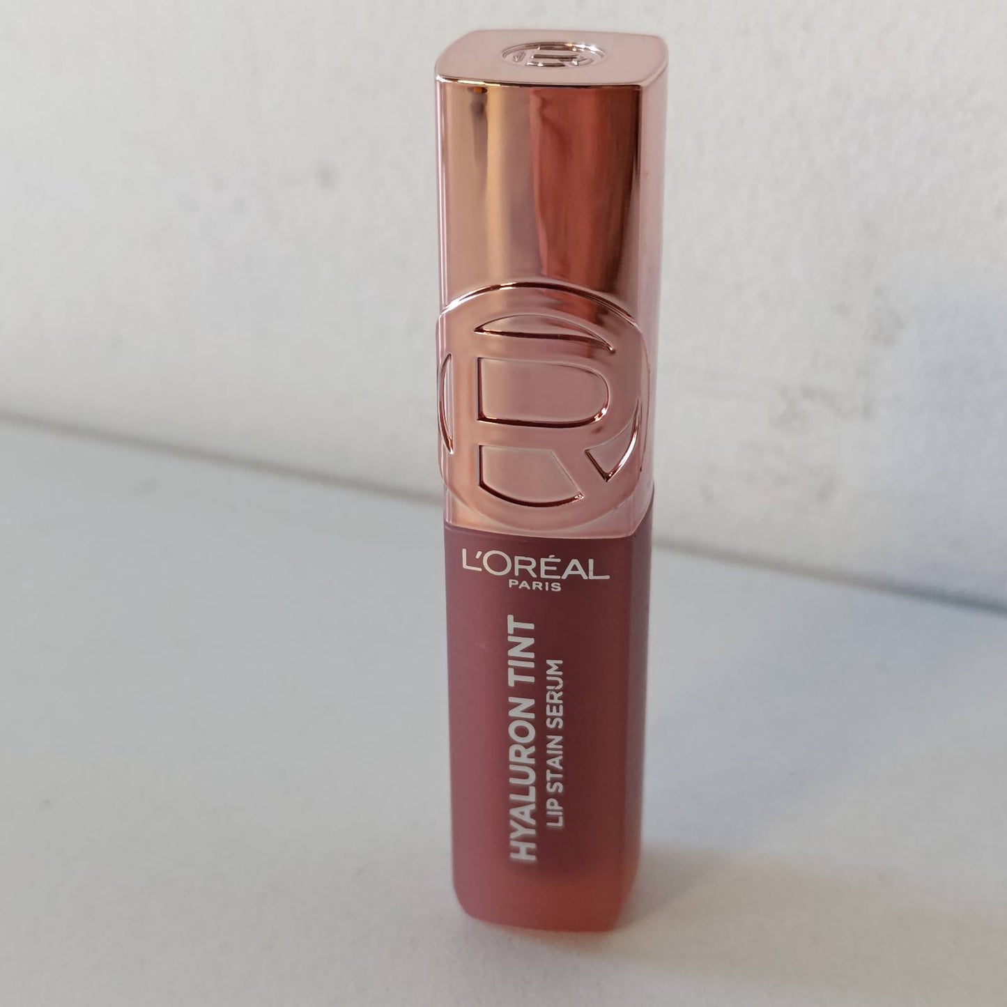 318346 - L'ORÉAL PARIS Serum për njolla buzësh Hyaluron Tint, ngjyrë 217 Smokey Mauve, 5 ml