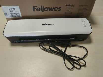 276560 - FELLOWES Laminator Sola A4, 125 Mikronë, Funksione Anti-Bllokim, Fikje Automatike, Kohë Ngrohjeje 4 minuta, Për Qese 80-125 Mikronë, E Bardhë, 5745601