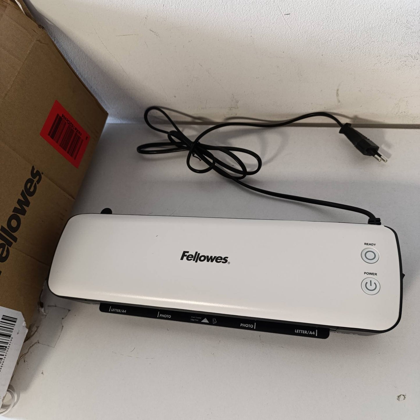 276559 - FELLOWES Laminator Sola A4, 125 Mikronë, Funksione Anti-Bllokim, Fikje Automatike, Kohë Ngrohjeje 4 minuta, Për Qese 80-125 Mikronë, E Bardhë, 5745601