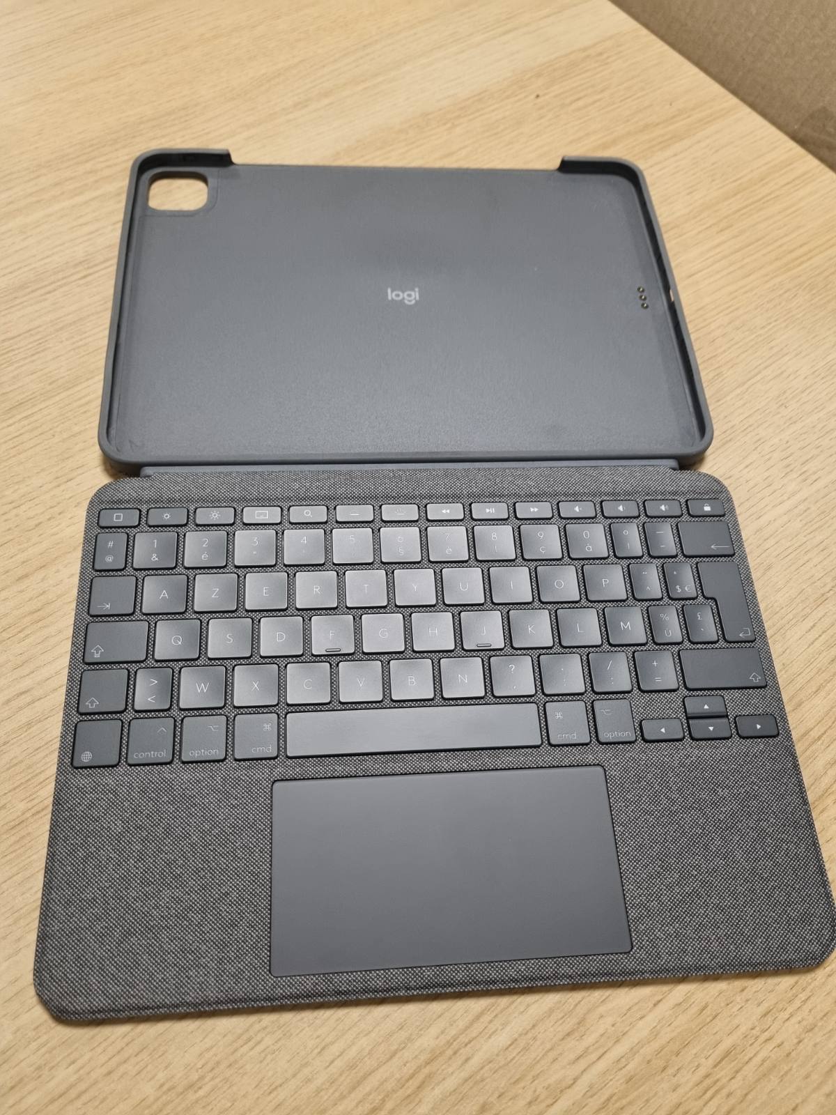 272694 - LOGITECH Kutia e tastierës Combo Touch për iPad Air 11 inç (M2 dhe M3), Tastierë e shkëputshme me ndriçim nga prapa, Tastierë franceze AZERTY - Gri
