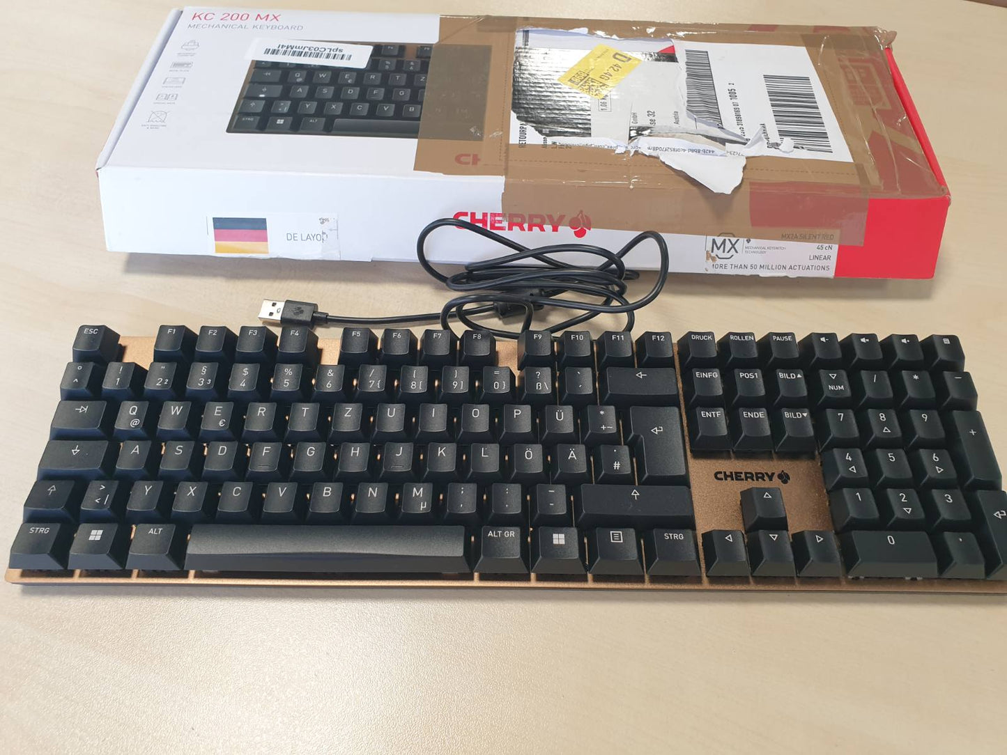 319526 - CHERRY KC 200 MX Tastierë mekanike zyre, pllakë metalike anodizuar, QWERTZ, me tela, çelësa MX2A Silent RED, e zezë/bronz