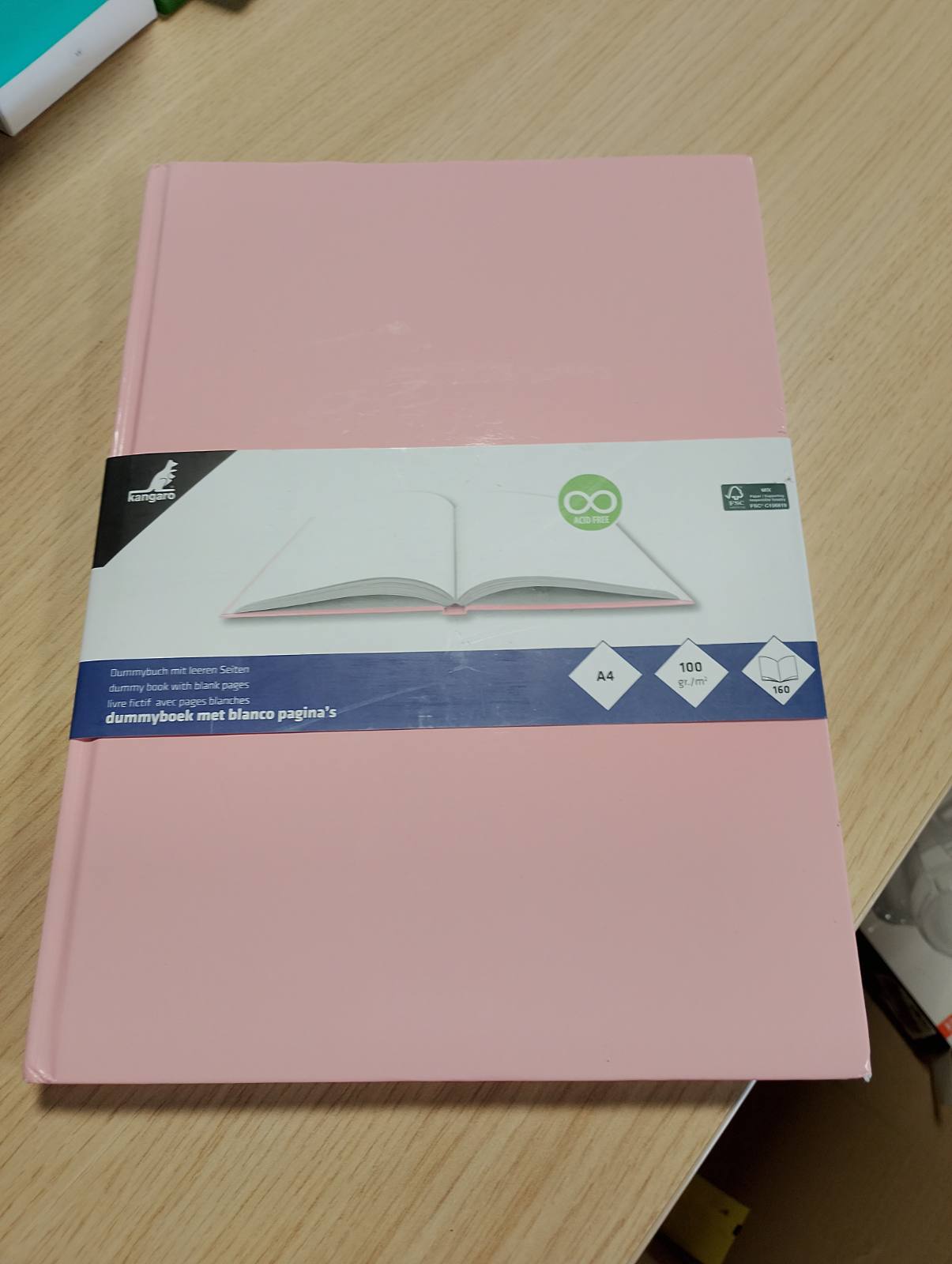 269647 - KANGARO Bllok skicash A4, 80 fletë letër të bardhë pa acid 100 gsm, kapak të fortë rozë pastel, K-5352