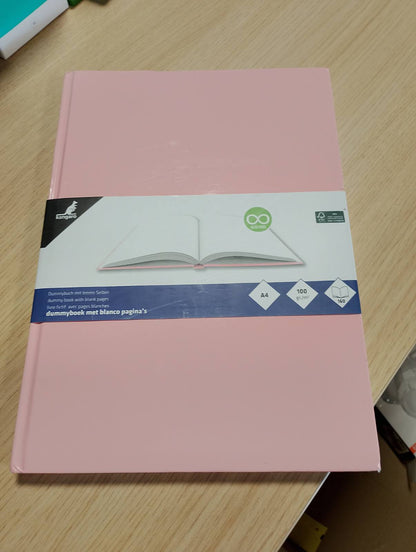 269647 - KANGARO Bllok skicash A4, 80 fletë letër të bardhë pa acid 100 gsm, kapak të fortë rozë pastel, K-5352