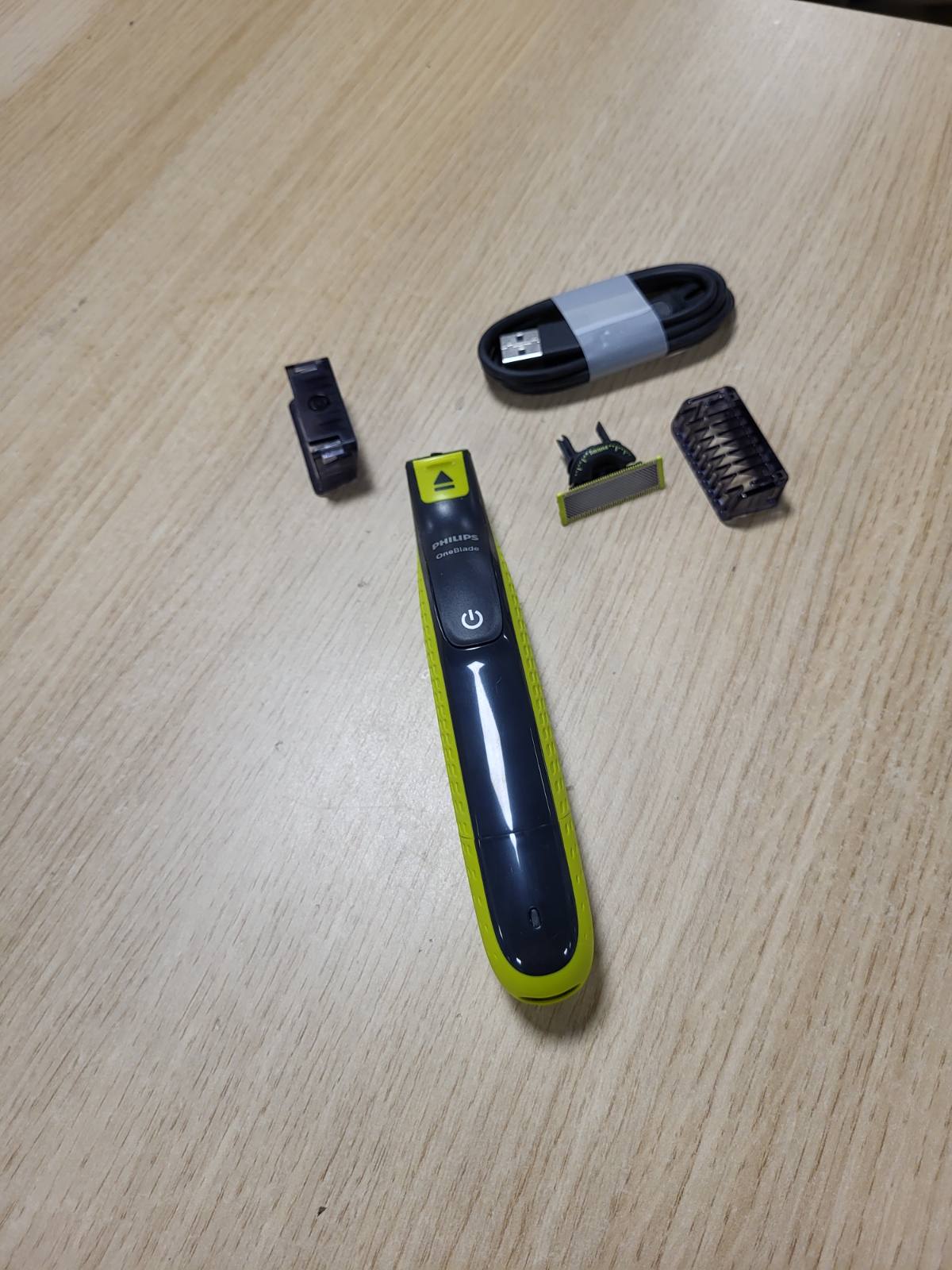 316428 - PHILIPS Makinë rroje OneBlade 360, 2 tehe, 3 krehëra (1, 3, 5 mm), QP2724/31