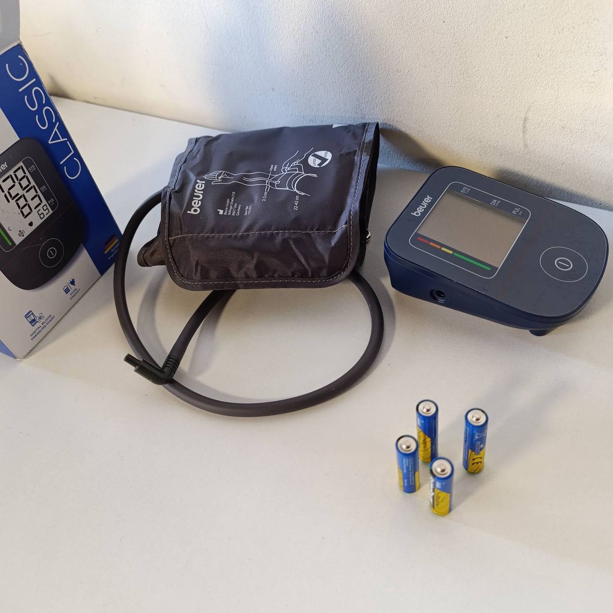 316738 - BEURER Monitor tensioni i gjakut BM 25, për krahun e sipërm, matje e saktë, zbulim i aritmisë, port USB-C, përfshin manshetë, transferim të dhënash në Apple Health, ngjyrë blu