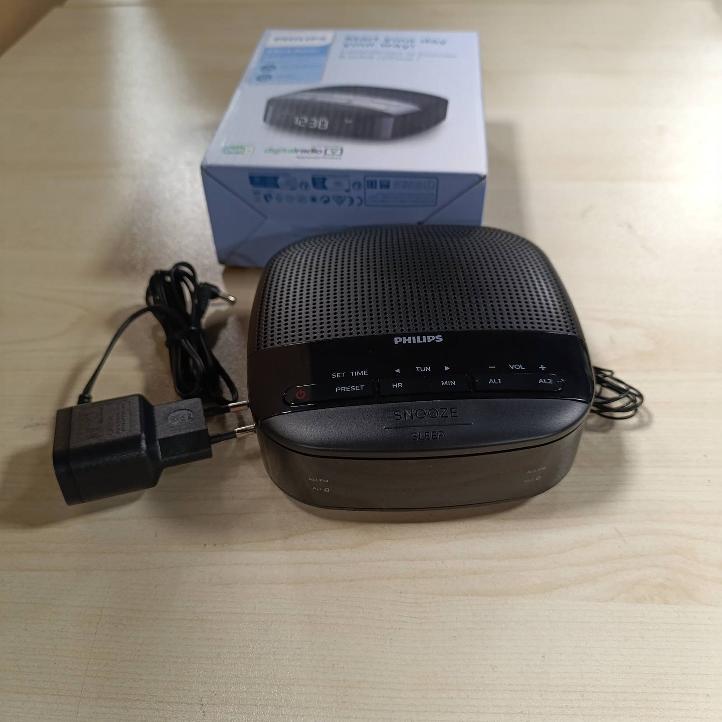276501 - PHILIPS TAR3505/12 Ora me alarm radioje DAB+, alarm i dyfishtë, kohëmatës gjumi, radio dixhitale DAB+/FM, sinkronizim automatik i kohës, rezervë baterie