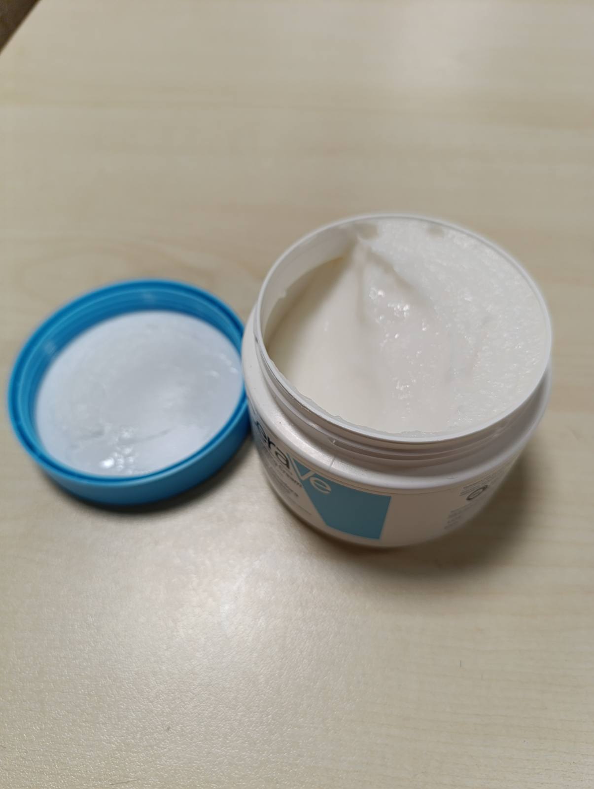 317596 - CeraVe Krem zbutës SA, 340 ml | Kundër ashpërsisë, Për lëkurë të thatë dhe të ashpër, Me ceramide, acid salicilik dhe acid hialuronik