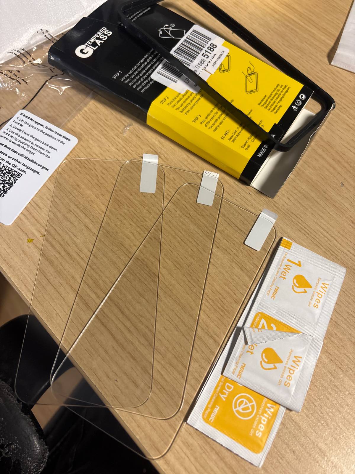 269244 - NEW'C Mbrojtës Ekrani prej Xhami të Temperuar me 3 copë për iPhone 16, iPhone 15 (6.1 inç), Mbrojtje Efektive nga Gërvishtjet, Ultra Rezistente, HD e Qartë, Mjet i Instalimit të Lehtë i Përfshirë