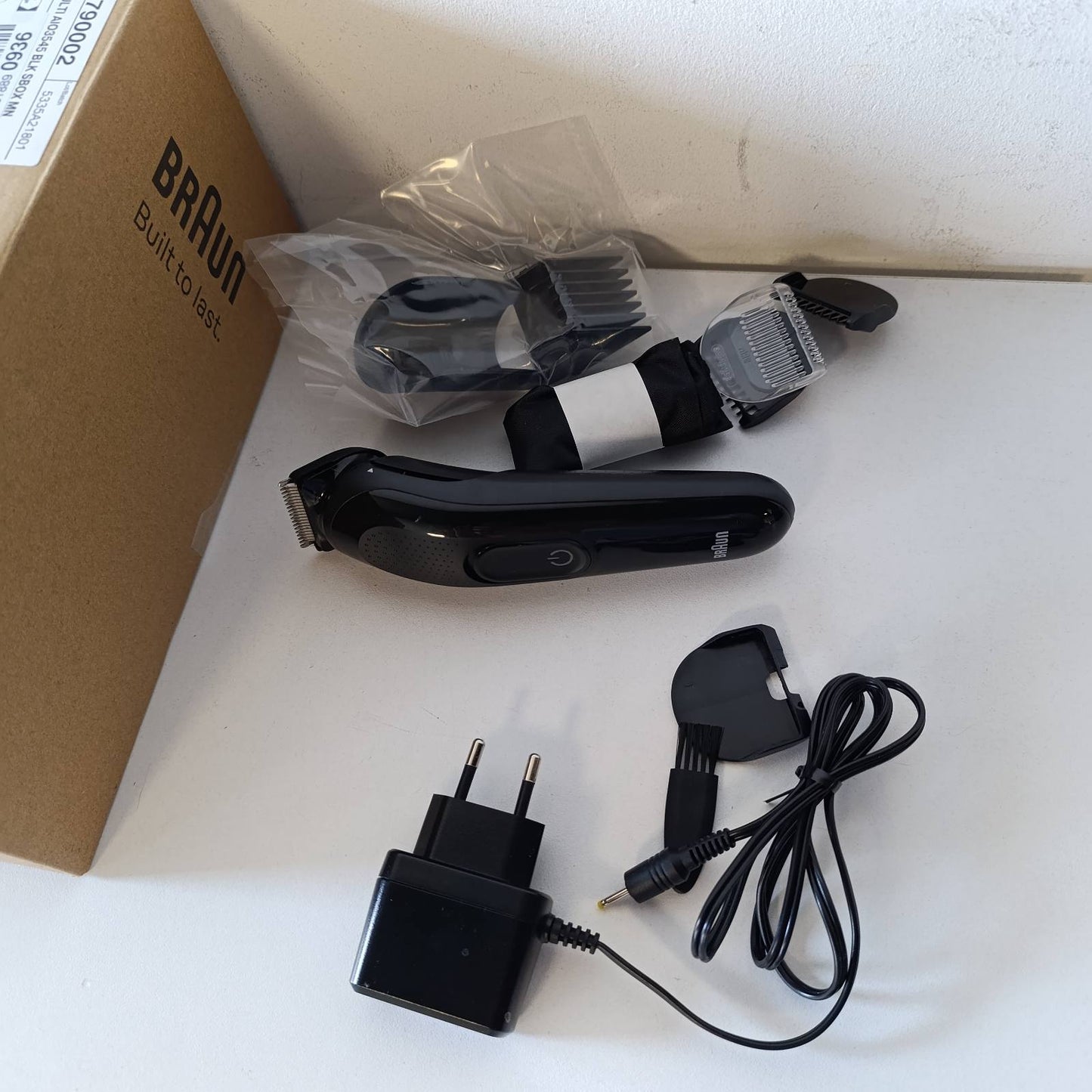 316157 - BRAUN Makinë prerëse Multigroom All-in-One Seria 3 AIO3545, e zezë, 8-në-1, 14 gjatësi, bateri 50 minuta