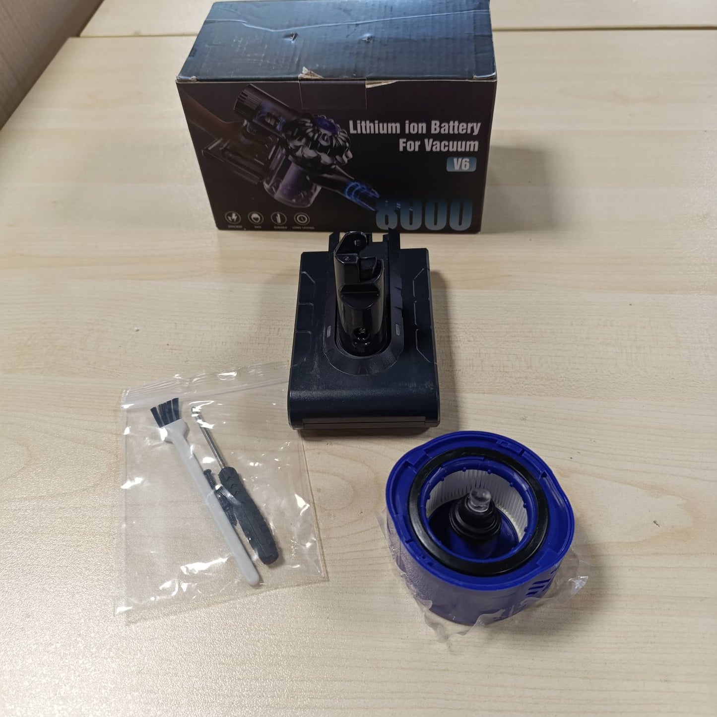 268250 - Bateri Keeenstone 8000mAh për Dyson V6 DC62, bateri zëvendësuese për fshesat me korrent Dyson DC58 DC59 DC61 Animal DC72 DC74 SV03 SV05 SV06 SV07 SV09 + 3 filtra