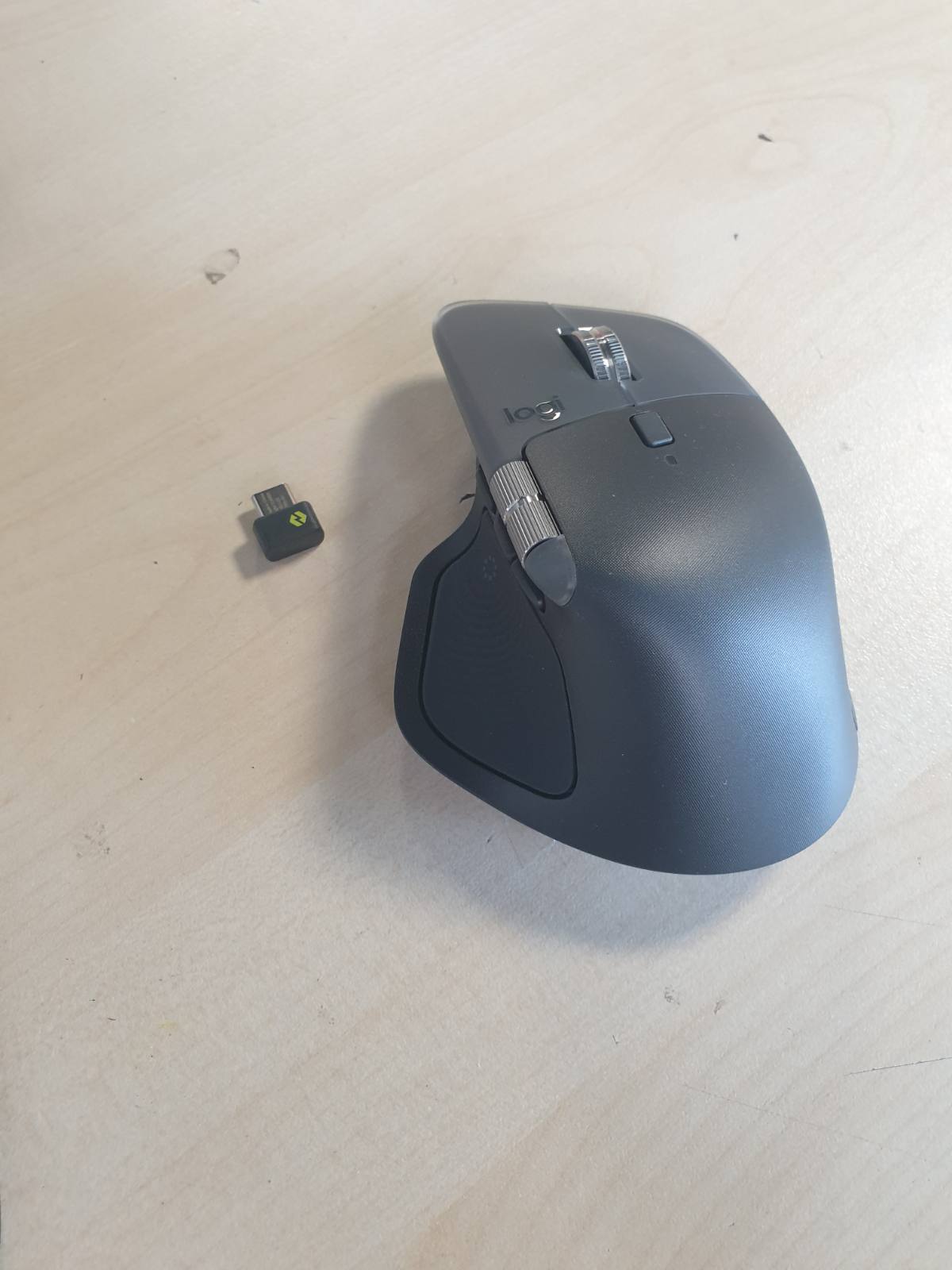 276090 - LOGITECH MX Master 4 - Maus pa tel ergonomik me reagim haptik të përparuar, lëvizje ultra të shpejtë, karikim USB-C, Bluetooth - i zi