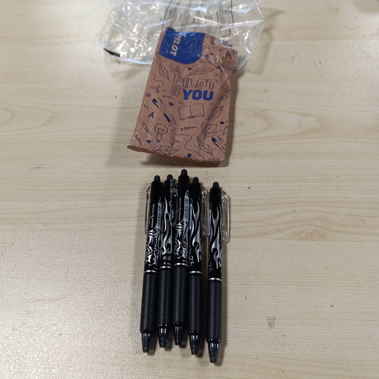 277008 - PILOT Pako me 5 Stilolapsa Frixion Ball Clicker - Stilolapsa me bojë të tërheqshëm, të fshirë dhe të ndjeshëm ndaj nxehtësisë, i zi, me majë të mesme