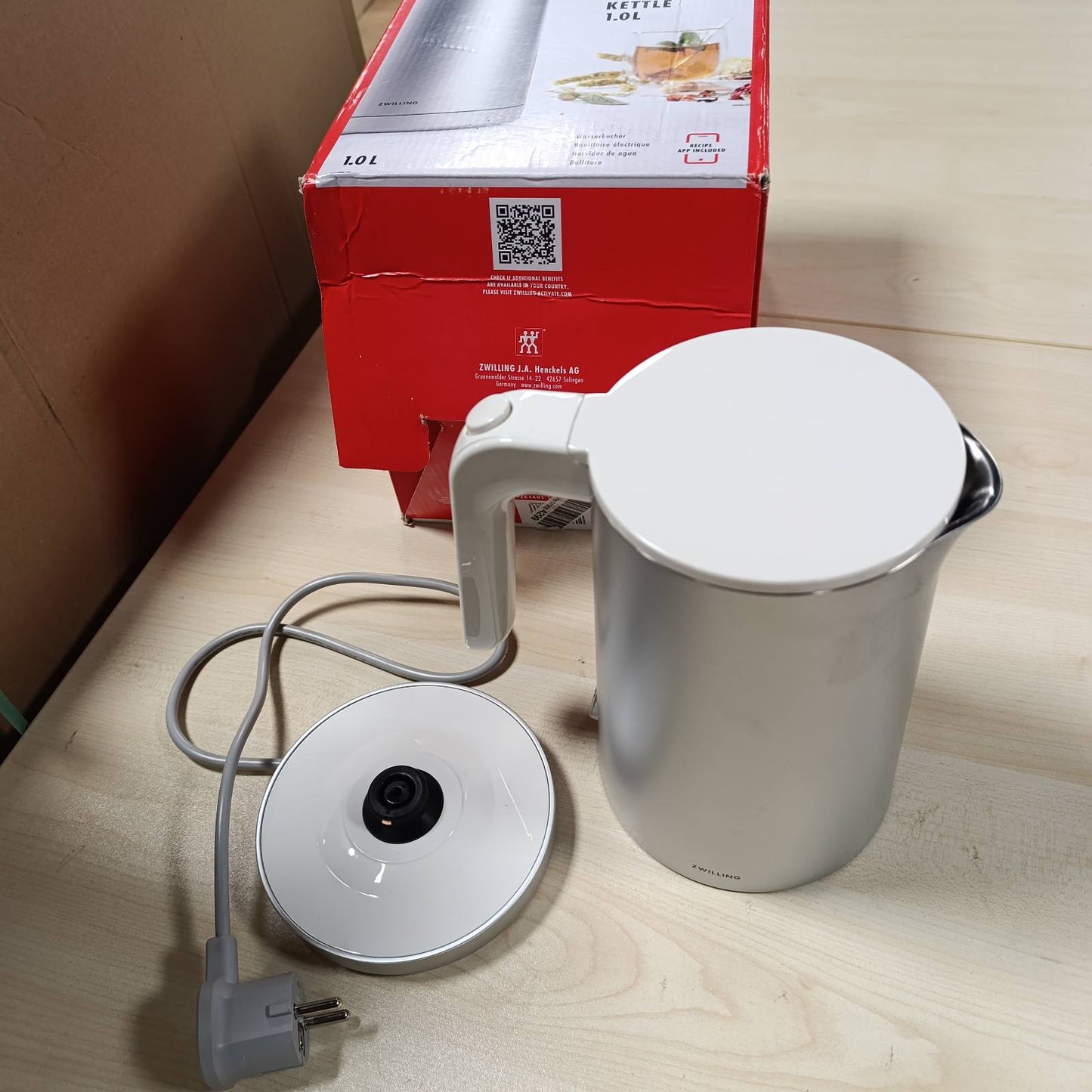 276389 - ZWILLING ENFINIGY Çajnik 1.0 litër, filtër gëlqeror çelik inox, mure të dyfishta, 1850 vat, argjend