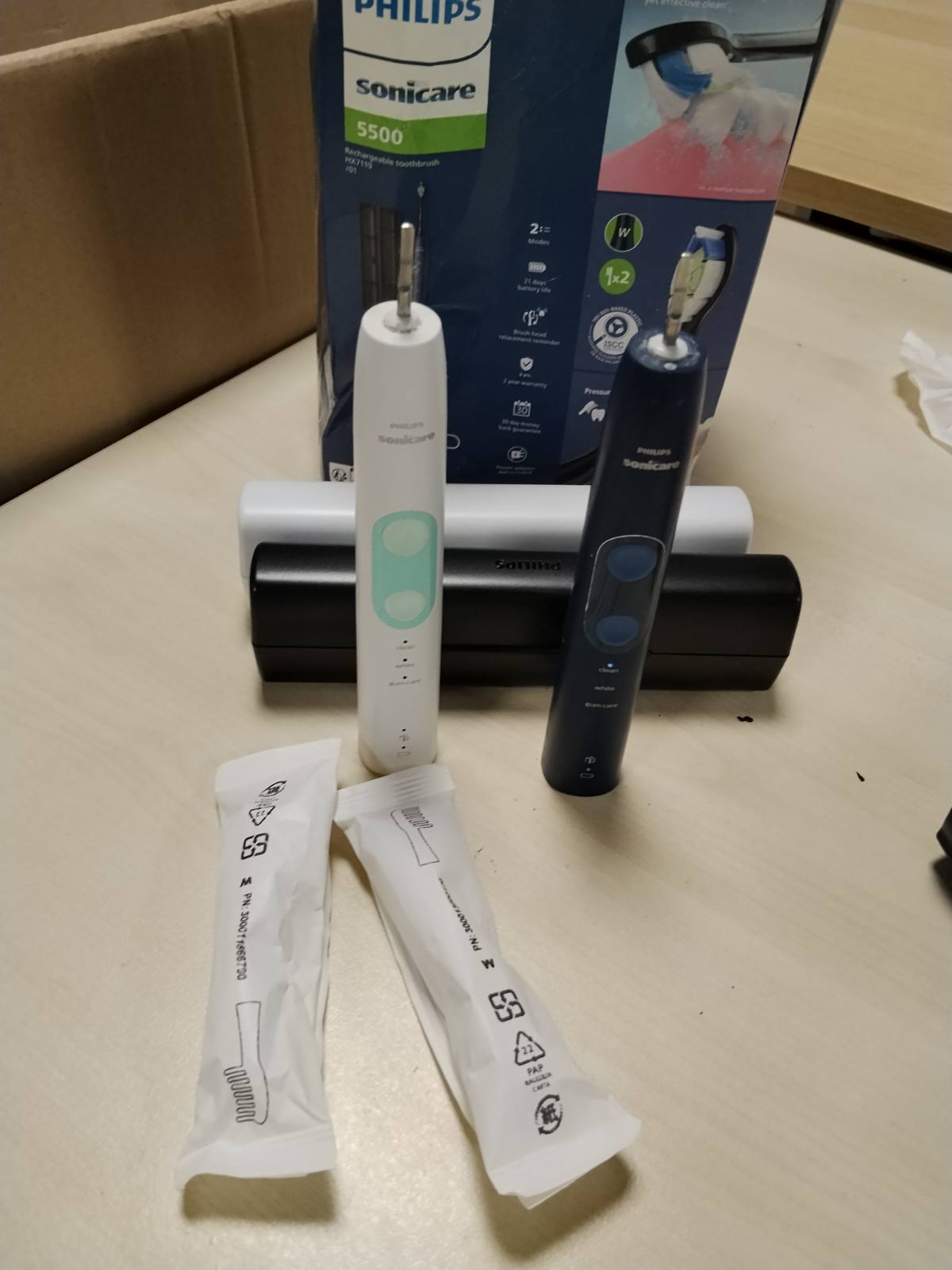 307129 - PHILIPS Furçë dhëmbësh elektrike Sonicare 5500, 2 mënyra pastrimi, kontroll presioni, EasyStart, SmartTimer dhe BrushPacer, e bardhë dhe blu e errët, pako me 2, modeli HX7119/01