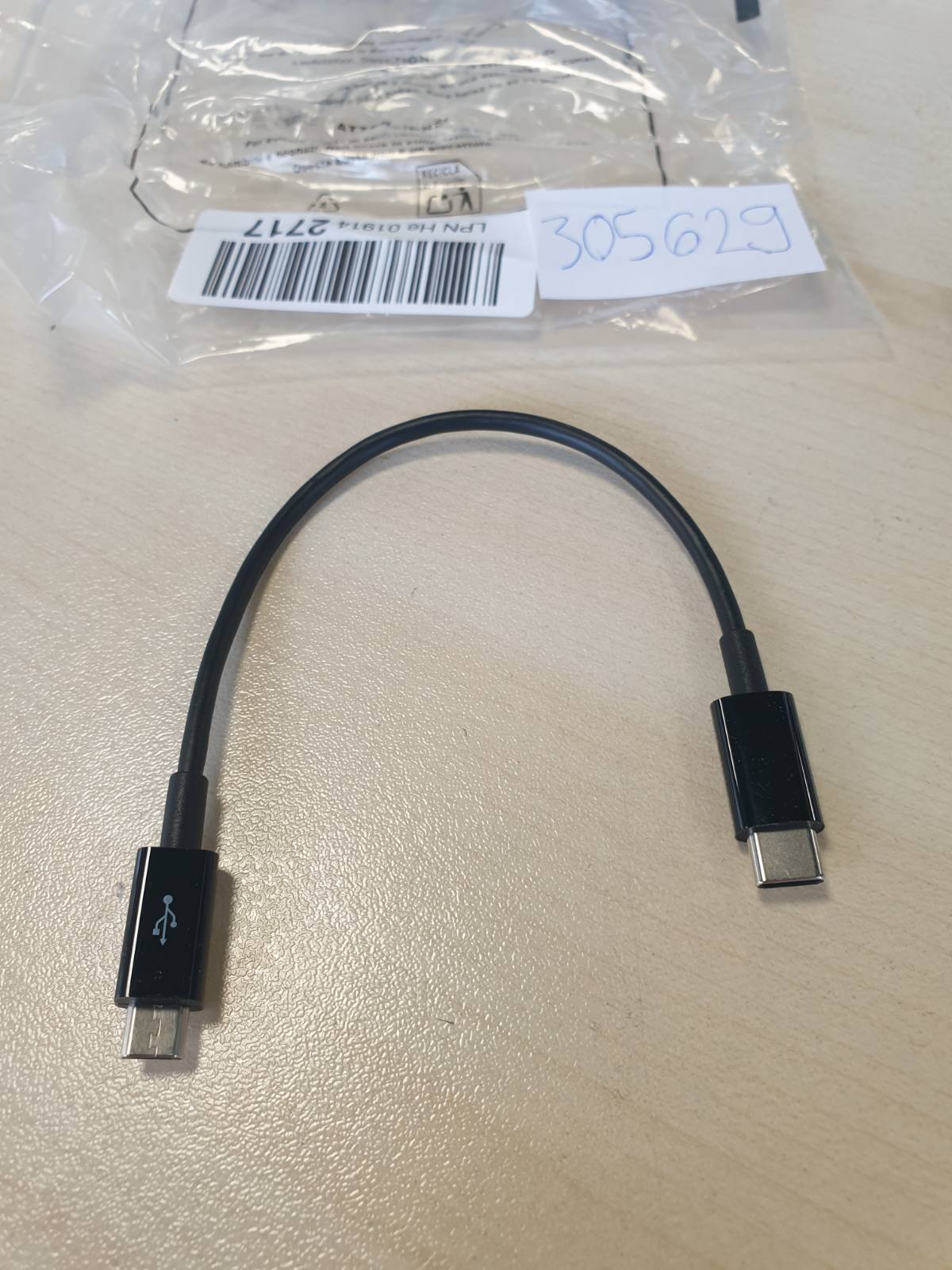 305629 - AMAZON BASICS Kabllo USB-C në Micro USB 2.0 për Smartphone - 15.2 cm, e zezë