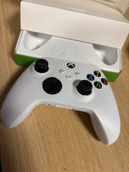 319725 - XBOX Kontrolluesi pa tel, Robot i bardhë