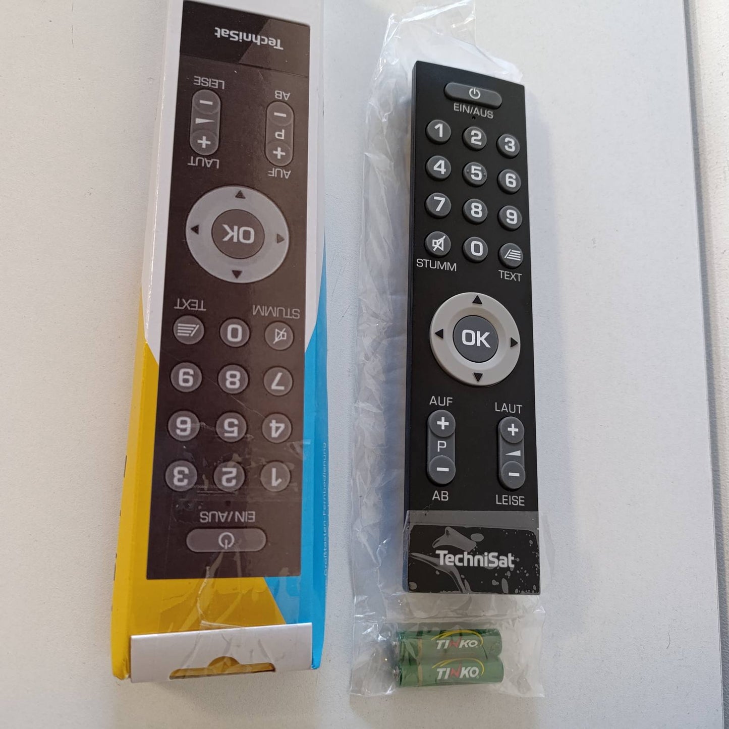 320033 - TECHNISAT ISIZAPPER Universal, Telekomandë mësimore për të moshuarit, butona ekstra të mëdhenj, dritë sinjalizuese LED