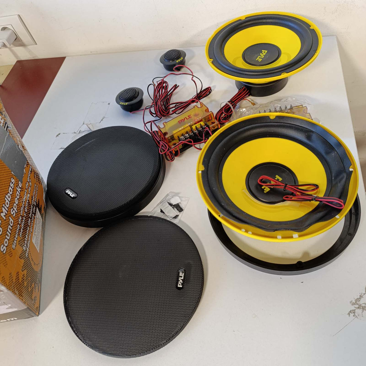 319641 - PYLES, Altoparlantë për makinë 8" Midbas, 600W, Woofer 4 Ohm me magnet 40oz, Cilësi e thellë dhe e qartë e zërit 3.1" 45Hz–4KHz, Altoparlant Tweeter dhe grilë të përfshira