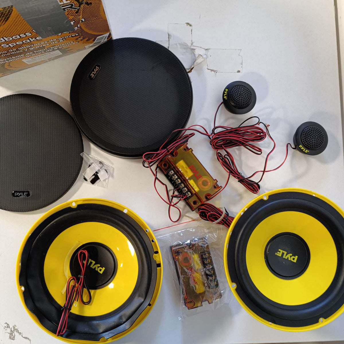 319641 - PYLES, Altoparlantë për makinë 8" Midbas, 600W, Woofer 4 Ohm me magnet 40oz, Cilësi e thellë dhe e qartë e zërit 3.1" 45Hz–4KHz, Altoparlant Tweeter dhe grilë të përfshira