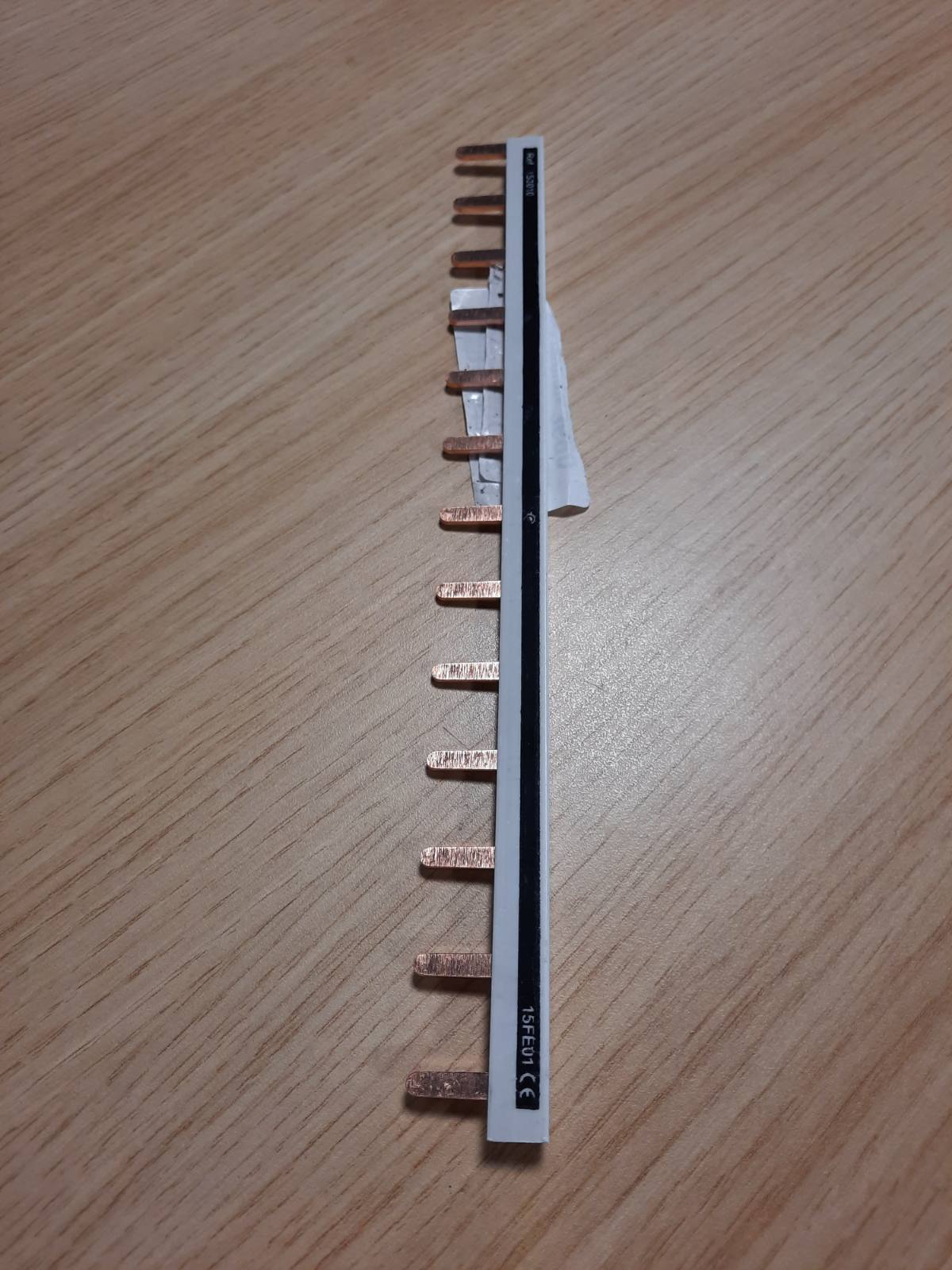 319126 - ZENITECH Shirita Universal 13 Module, Çelik, për Ndërprerës Qarku, Instalim i Shpejtë, CE, E Zezë/E Bardhë