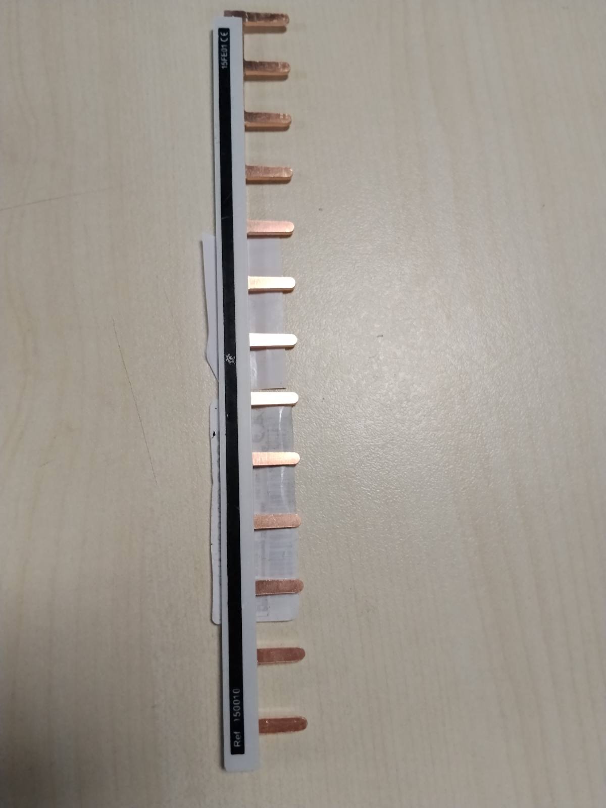 319129 - ZENITECH Shirita Universal 13 Module, Çelik, për Ndërprerës Qarku, Instalim i Shpejtë, CE, E Zezë/E Bardhë
