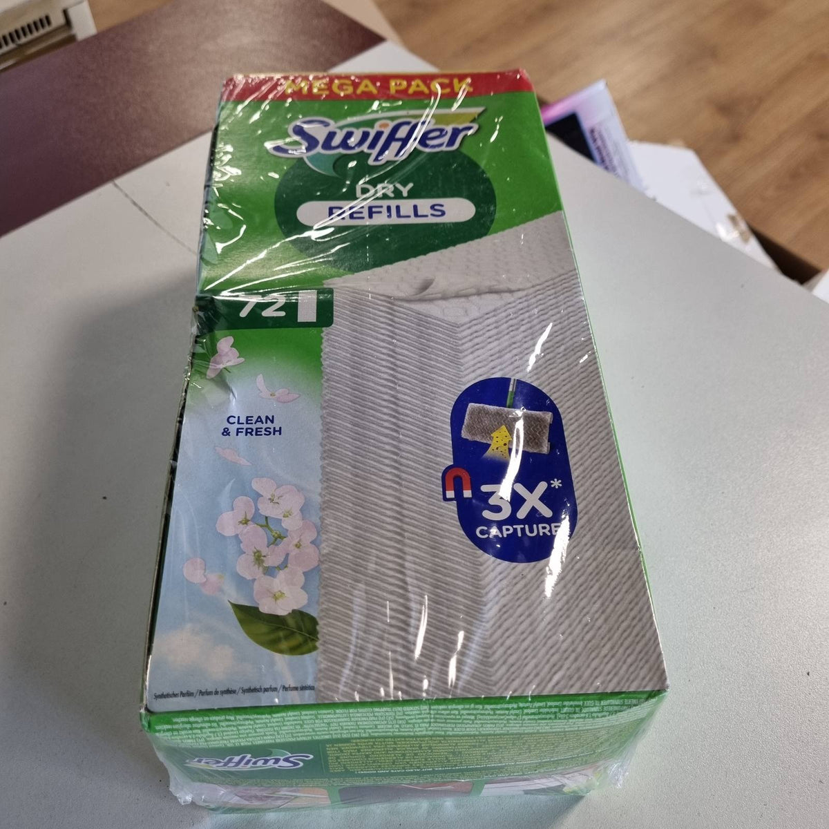 318305 - Swiffer - Peceta për mop-in, 216 peceta të thata, aromë Febreze, bllokon 3 herë më shumë pluhur se një fshesë e zakonshme, për qime kafshësh shtëpiake