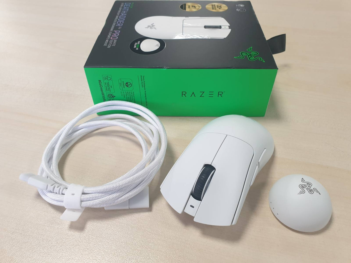319357 - RAZER DEATHADDER V4 PRO - Maus pa tel, 57g, 2.4 GHz Hyperspeed, Sensor optik Focus Pro 45K, deri në 8K Hz polling, Çelësa Gen-4, E bardhë