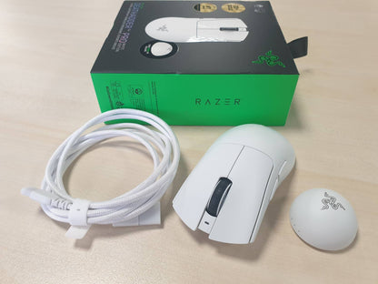 319357 - RAZER DEATHADDER V4 PRO - Maus pa tel, 57g, 2.4 GHz Hyperspeed, Sensor optik Focus Pro 45K, deri në 8K Hz polling, Çelësa Gen-4, E bardhë