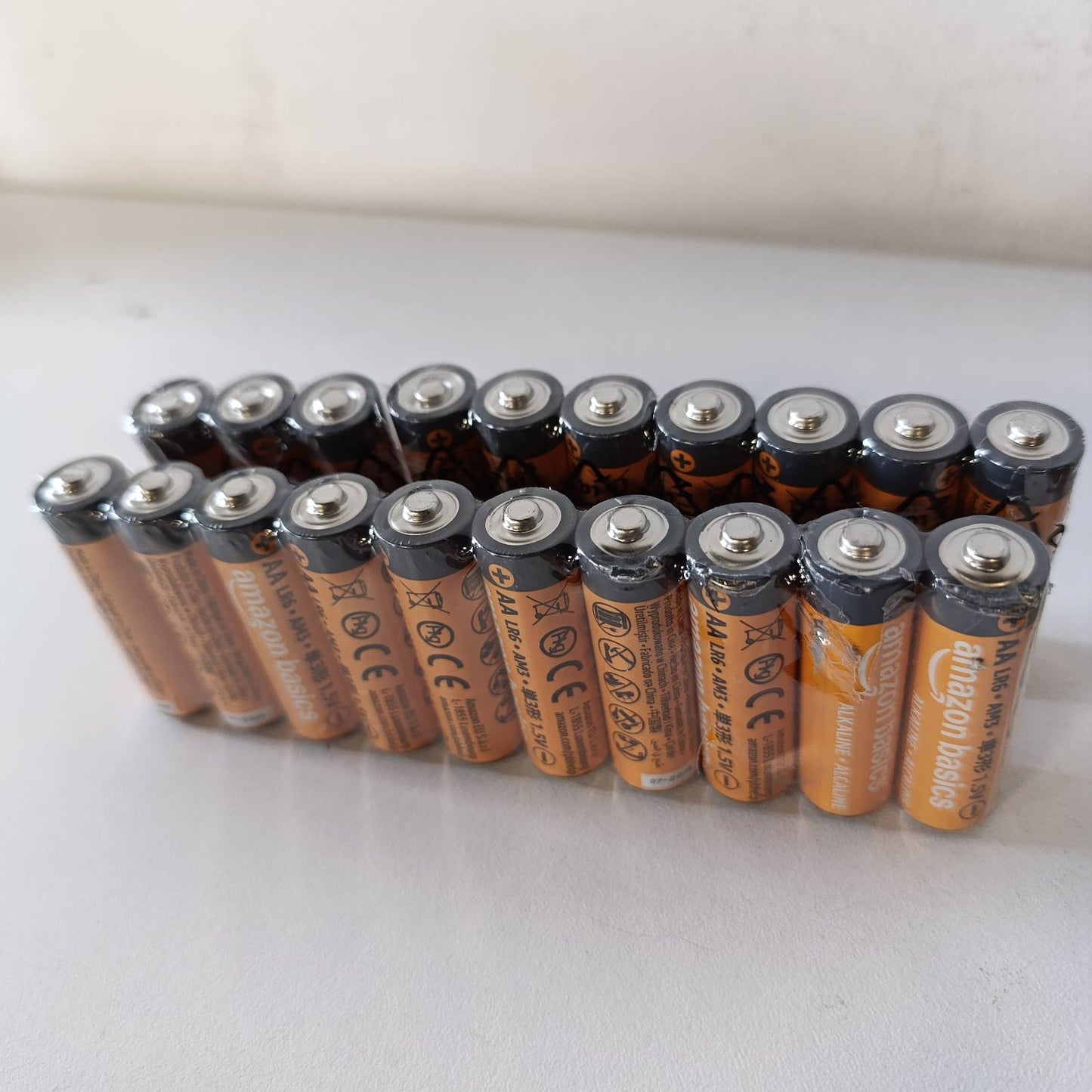 277201 - AMAZON BASICS Bateri Alkaline AA, 20 copë, 1.5 volt, Afat ruajtjeje 10-vjeçar