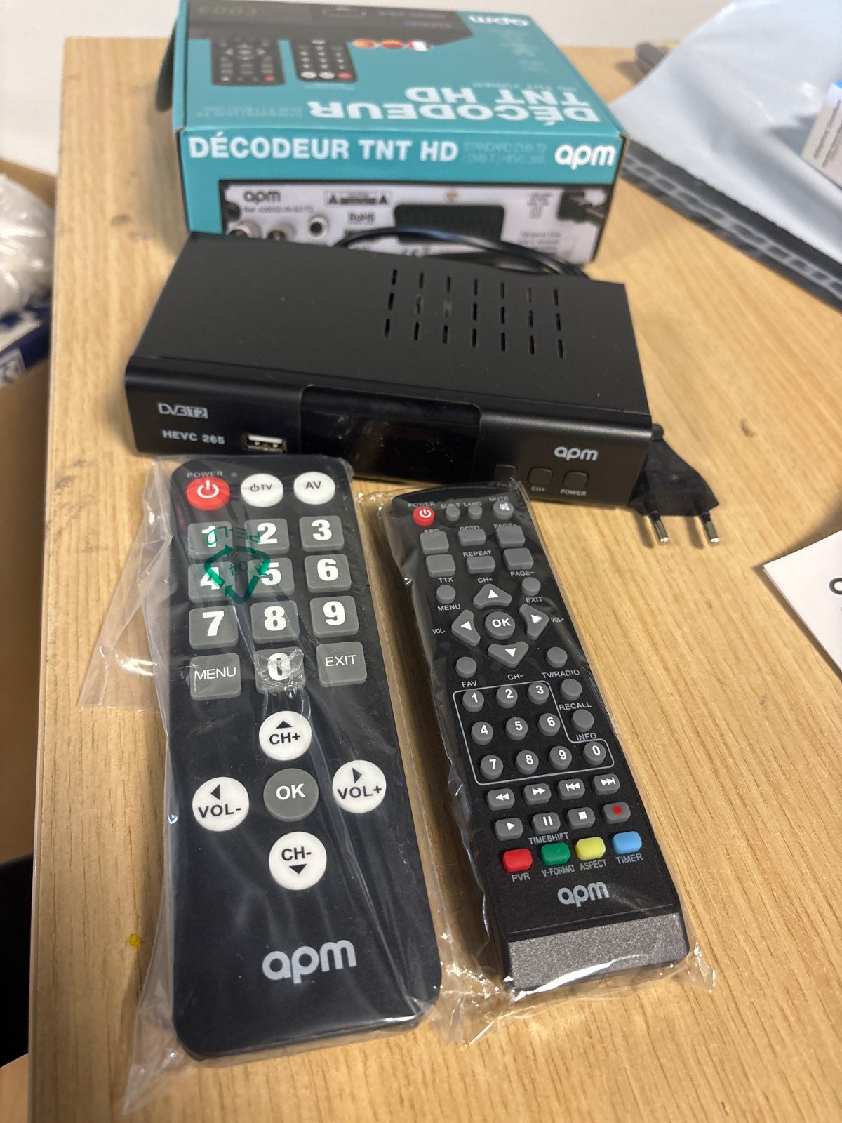 268641 - APM Dekoder Televizioni Tokësor Dixhital Full HD 1080p, Akordues Tokësor Dixhital H.265 HEVC, Telekomandë e Thjeshtuar, Demodulator DVB-T2/DVB-C me Porta HDMI, SCART, USB dhe Koaksiale, 428002