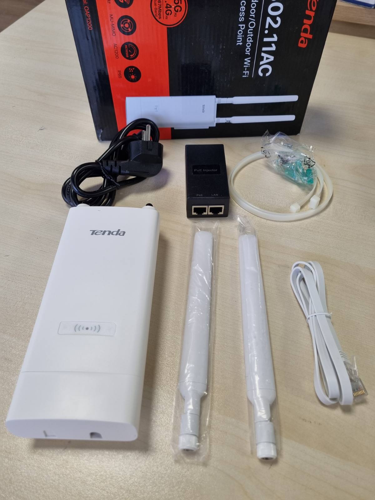 319610 - TENDA OAP1200 AC1200 PIKË QASJEJE WIRELESS GIGABIT PËR JASHTË, ME DY BANDA, 1 PORTË GIGABIT ETHERNET, MBËSHTETJE POE+/POE PASIV, MONTIM NË MUR/SHTYLLË, IP65 REZISTENT NDAJ UJIT, MU-MIMO, MODALITETE AP/PËRSËRITËS