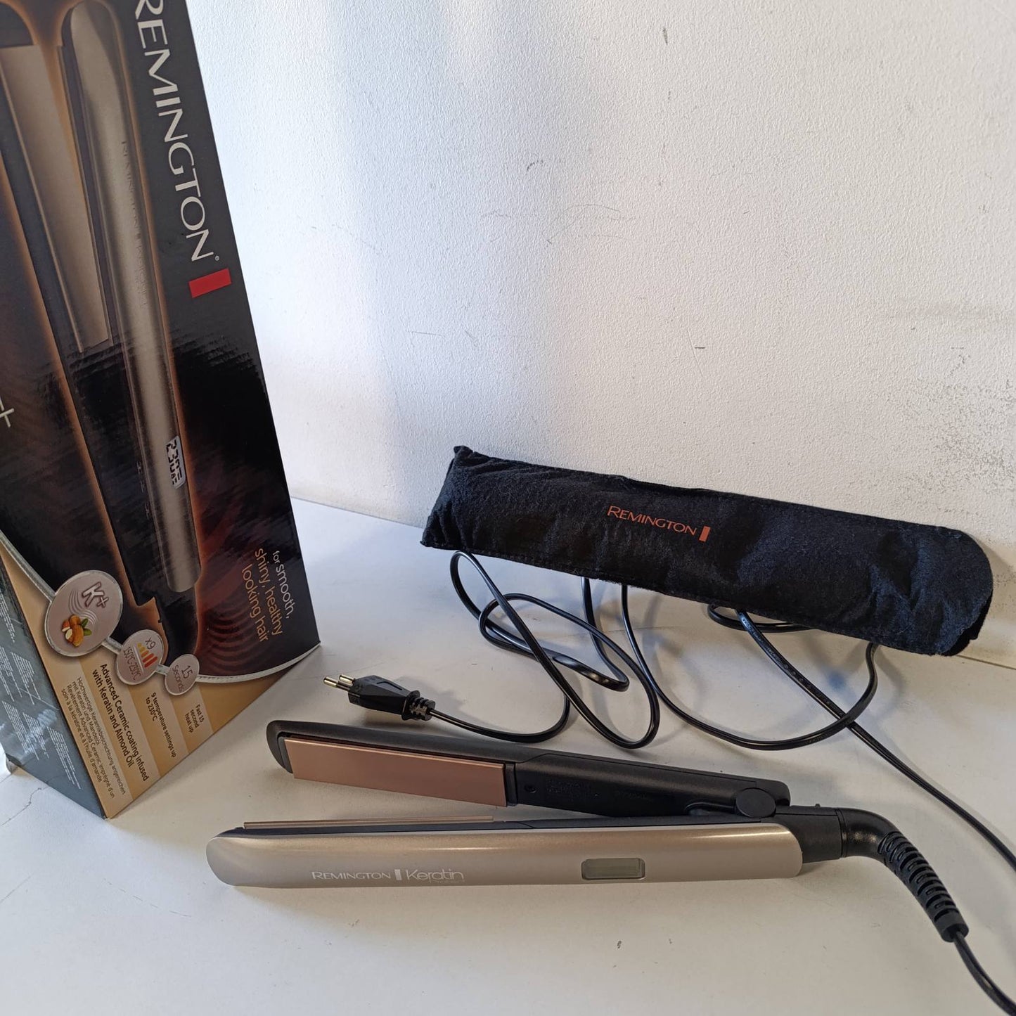 275398 - REMINGTON Keratin Protect Pjastër flokësh, pllaka lundruese ekstra të gjata, 9 cilësime temperature deri në 230°C, S8540