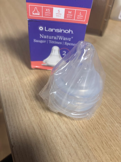 318686 - LANSINOH - Thitha me rrjedhje të ngadaltë NaturalWave® x2 - Silikon i butë - Zvogëlon konfuzionin e thithkave - Nxit thithjen natyrale - Kompatibël me shishet NaturalWave - Për të porsalindurit, tranzicion i butë