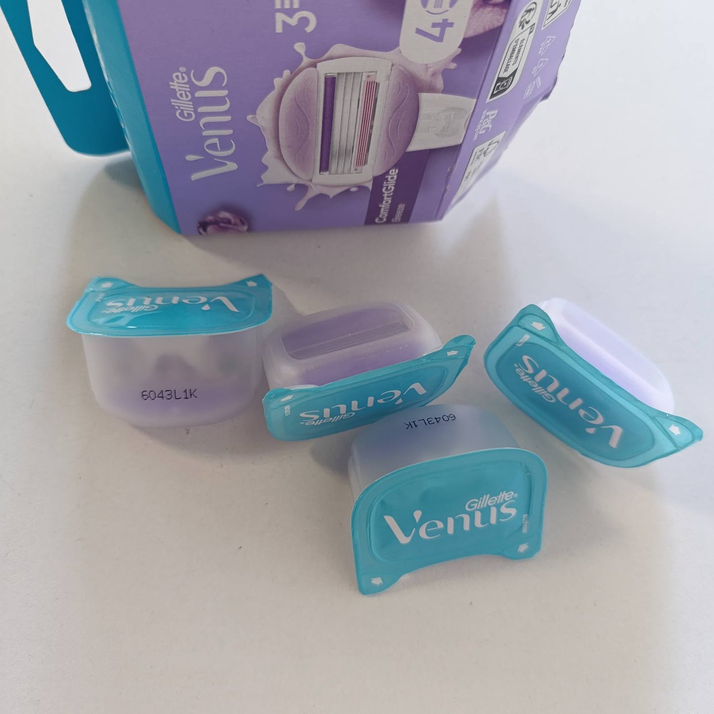 321634 - GILLETTE Venus Brisqe rroje për femra, 4 tehe zëvendësuese ComfortGlide Breeze