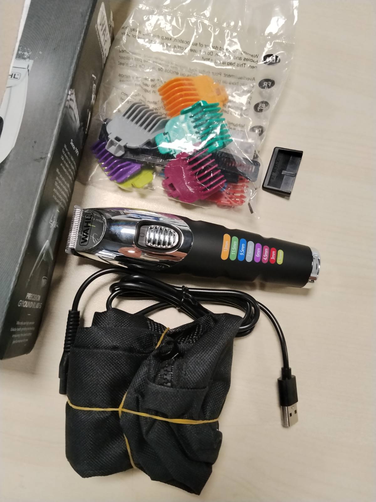 316170 - WAHL - Makinë prerëse për mjekër Colour Trim, 240 minuta përdorim pa tel, Ngarkues USB